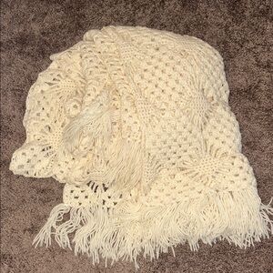 Primitive farmhouse style Peacock Alley white crocheted floral fringed blanket
